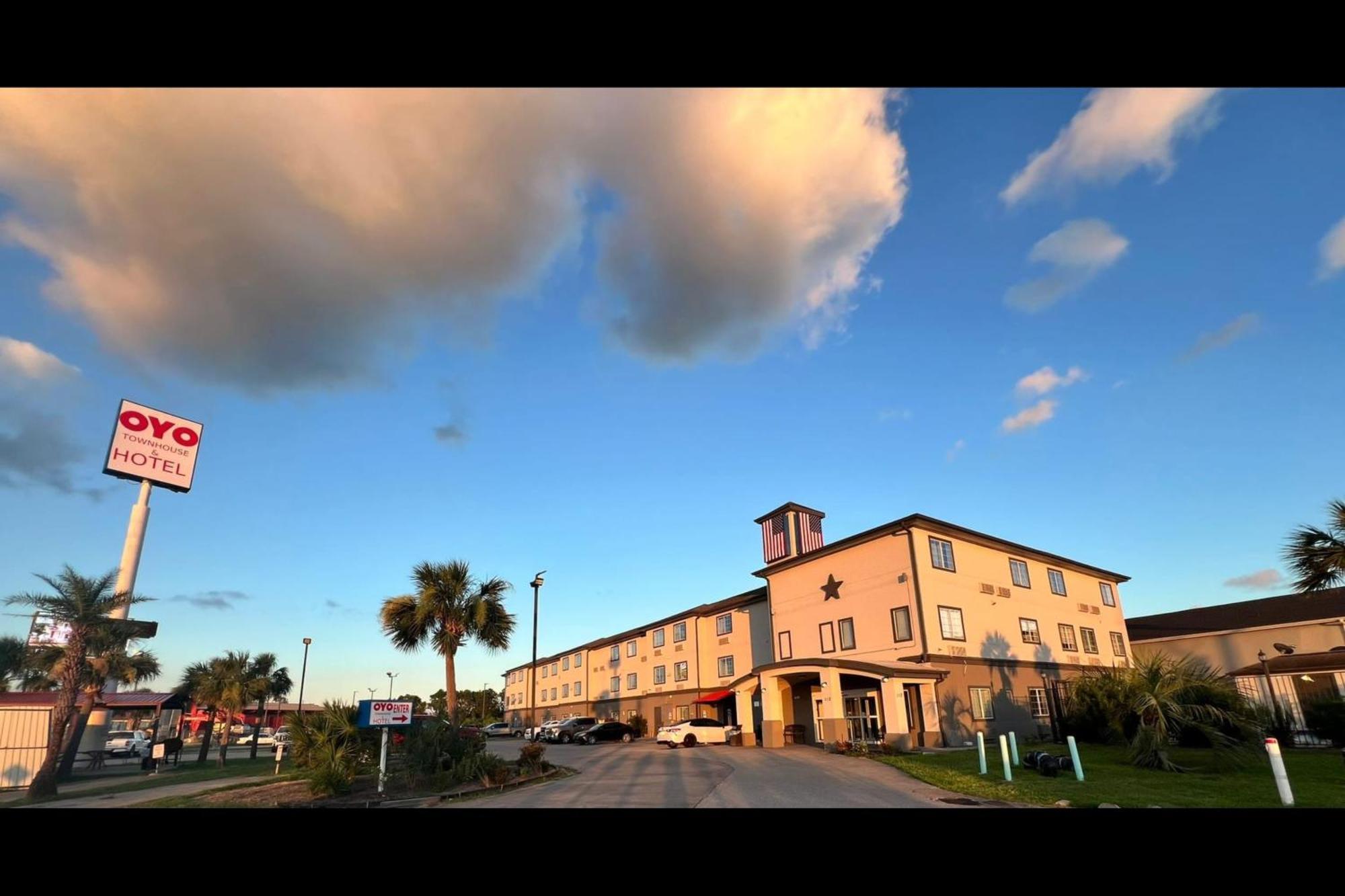 Oyo Townhouse Sulphur,La Extended Stay Екстер'єр фото