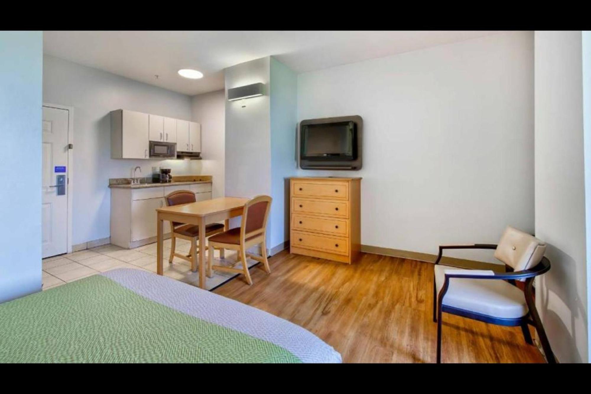Oyo Townhouse Sulphur,La Extended Stay Екстер'єр фото